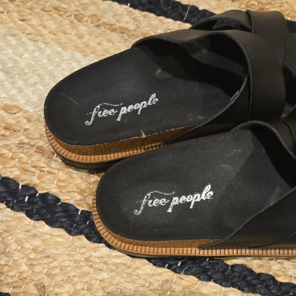 Free People Black Cork Bed Flat Sandals, Leather Upper, VGUC, Sz6, Comfort - Picture 10 of 11